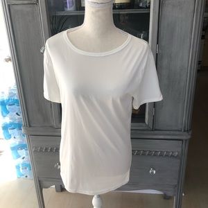 🤍ALL $4 ITEMS ARE BOGO FREE🤍White Shirt